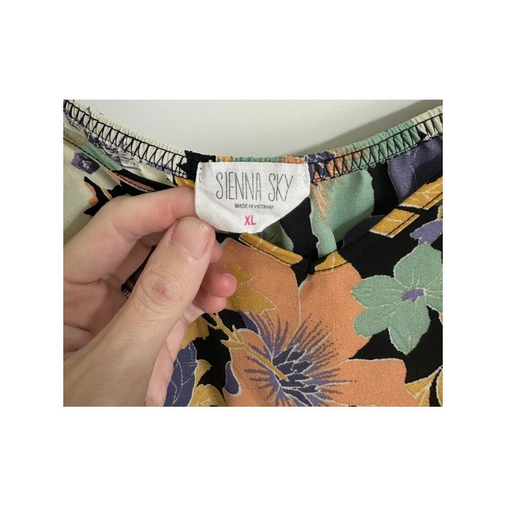 🌸 Sienna Sky Floral Cropped Blouse | Size XL | Romantic & Ready to Slay 🌸 - Picture 3 of 3